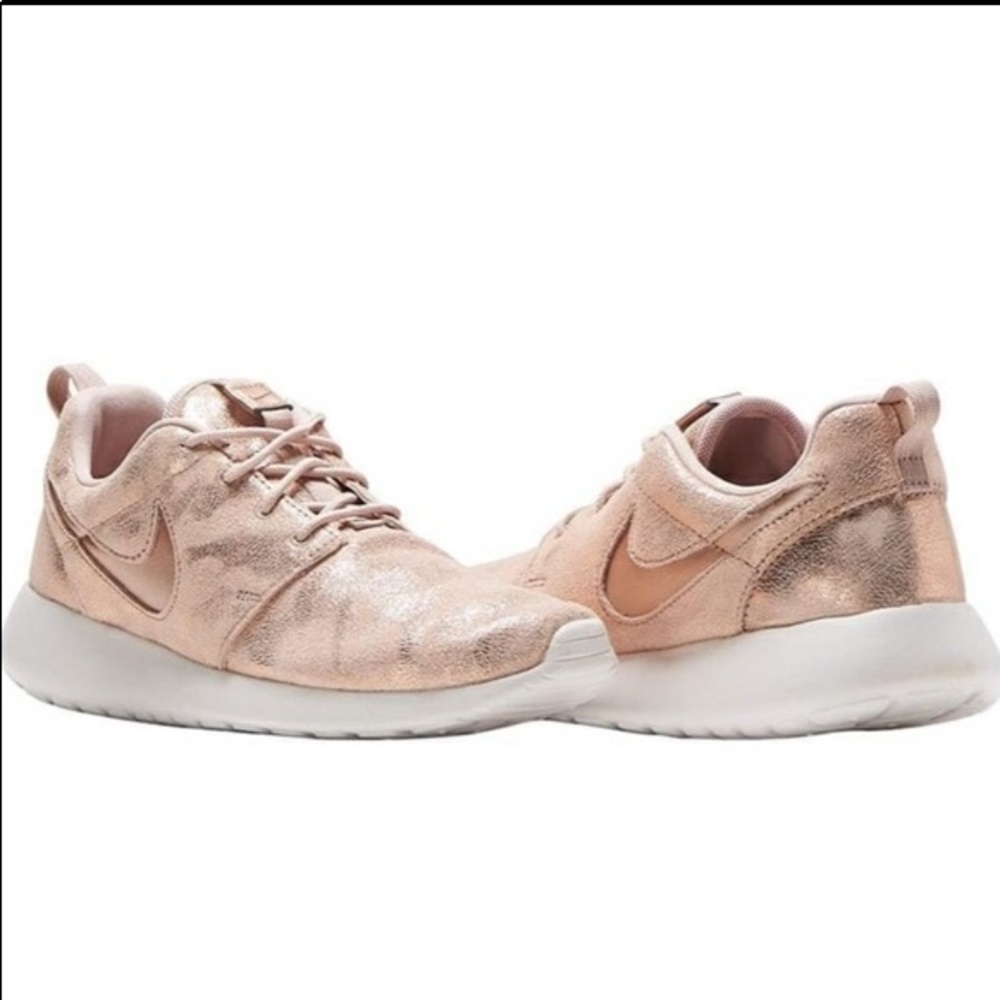 Nike Roshe One Premium Rose Gold size 7